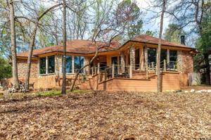 206 Pinewood Ct.