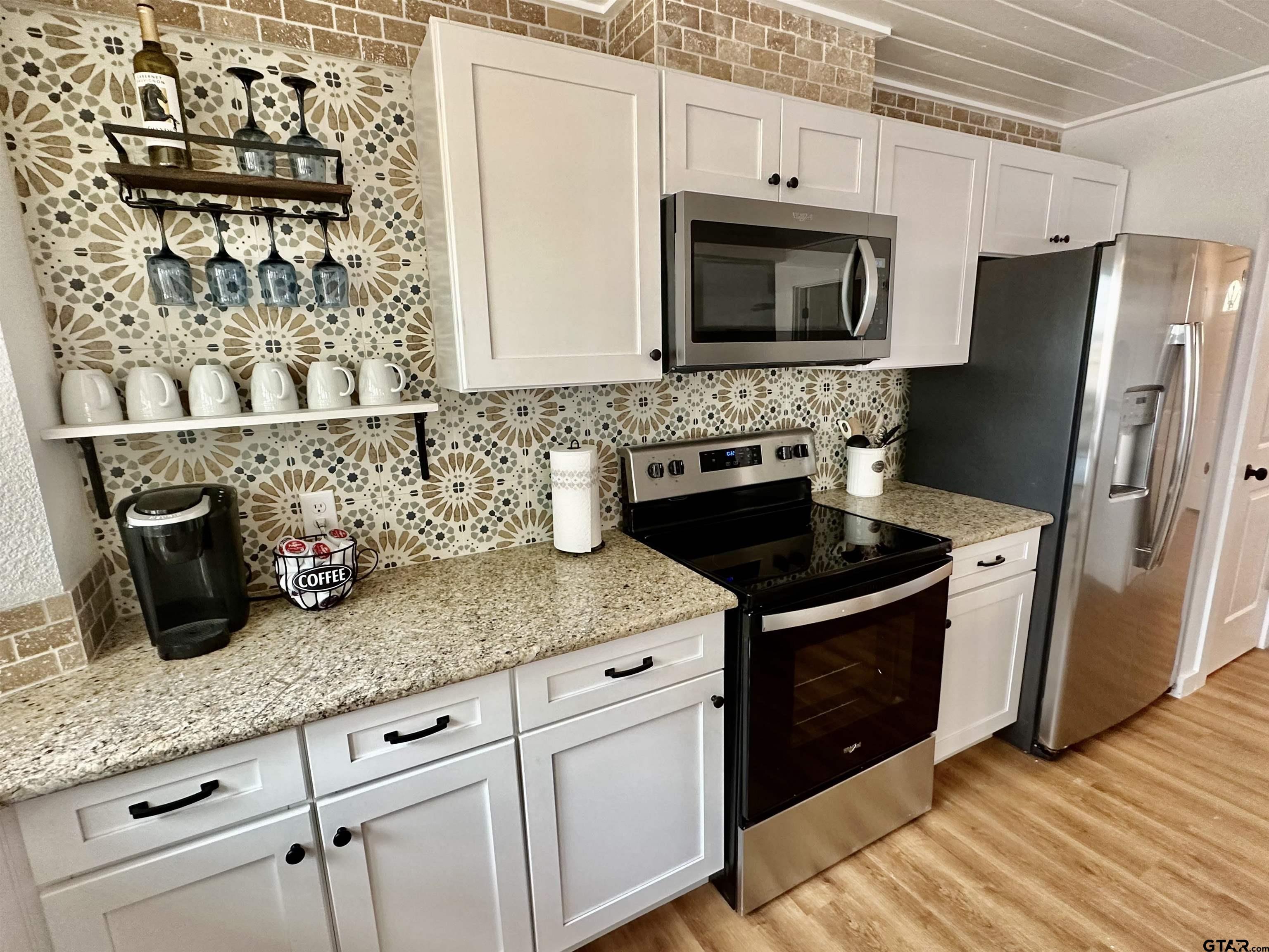 Image 2: Kitchen electric stove