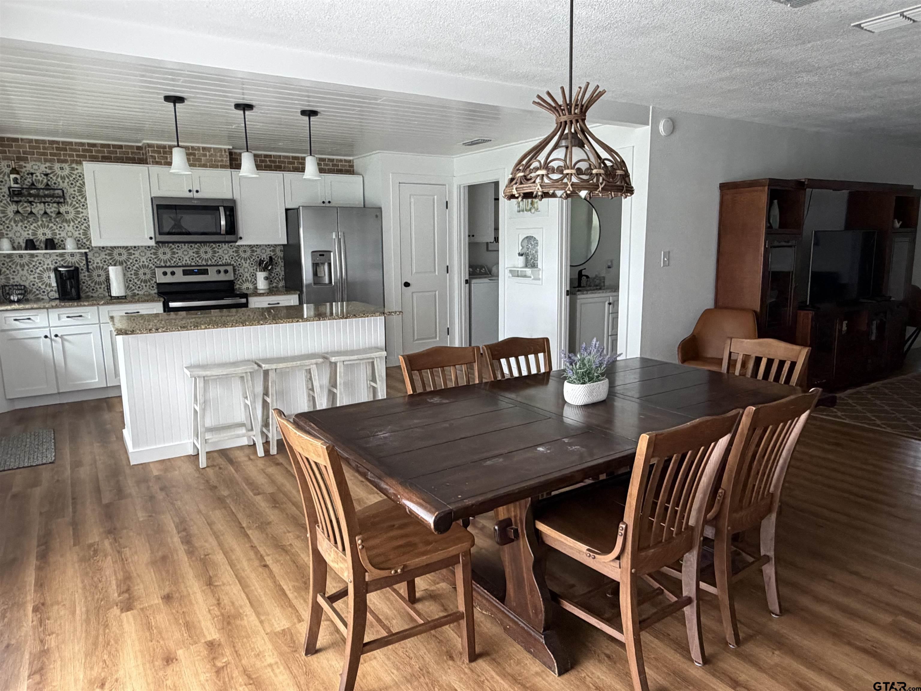 Image 3: Kitchen /Dining