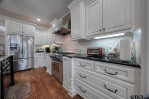 214 Bayhills Dr