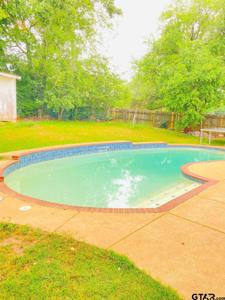 1405 CEDAR DR