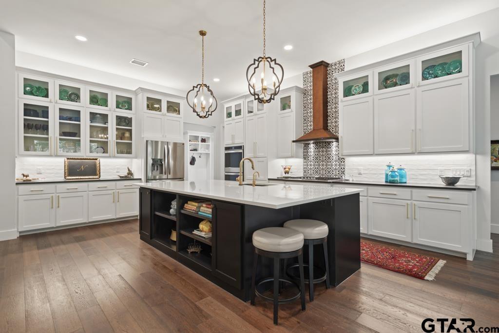 Image 2: Kitchen