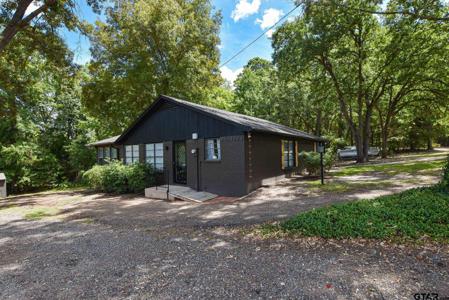 20346 Lake Shore Cir