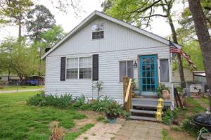 900 Lakeview Drive