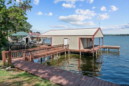 15552 Lakeside Dr.