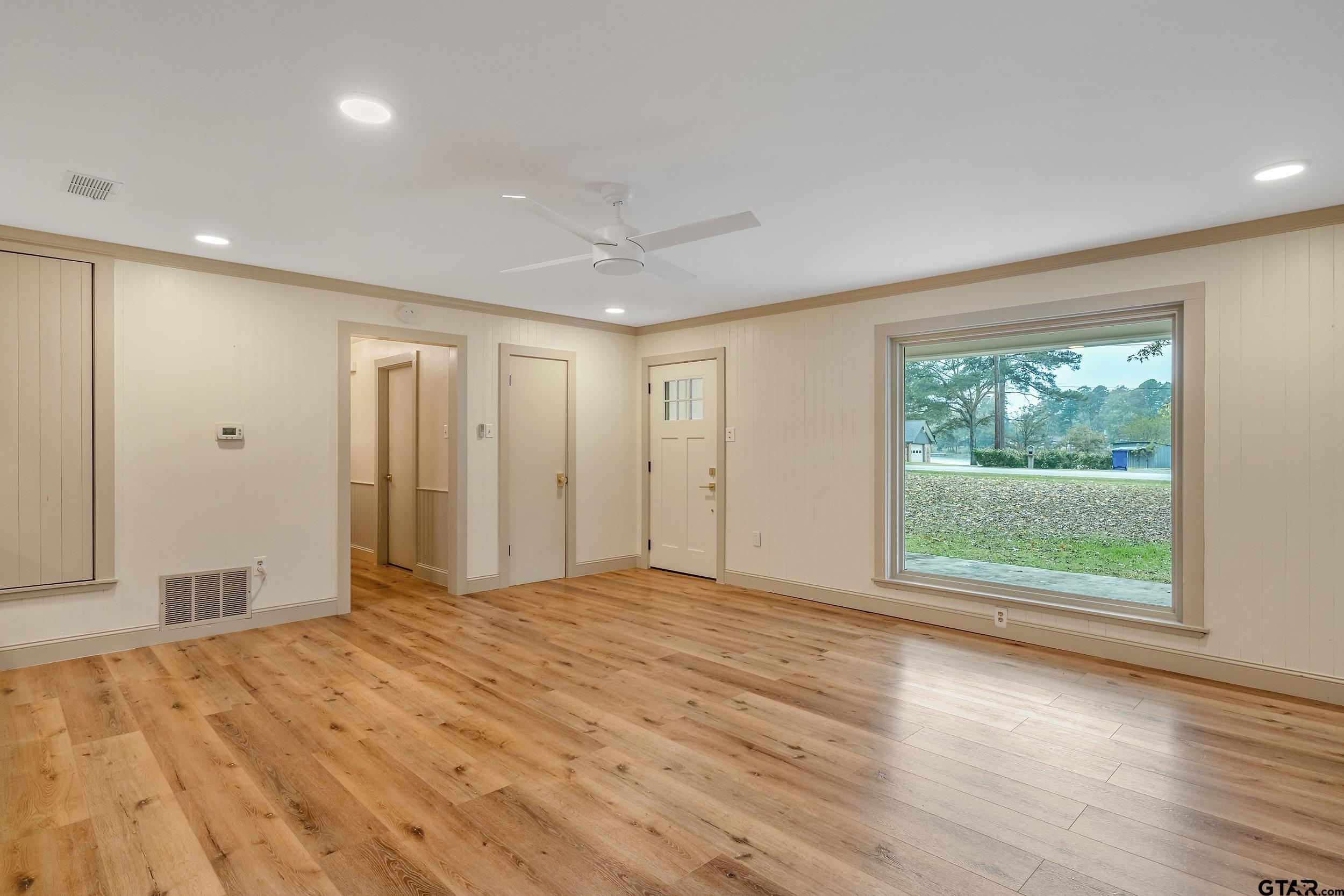 Image 2: Living Room