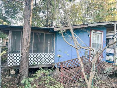 77 Private Road 52043