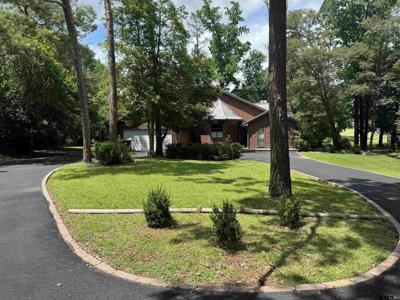 496 Greenbriar Trail