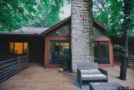 240 W Holly Trail