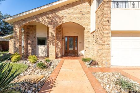 218 S Bay Dr