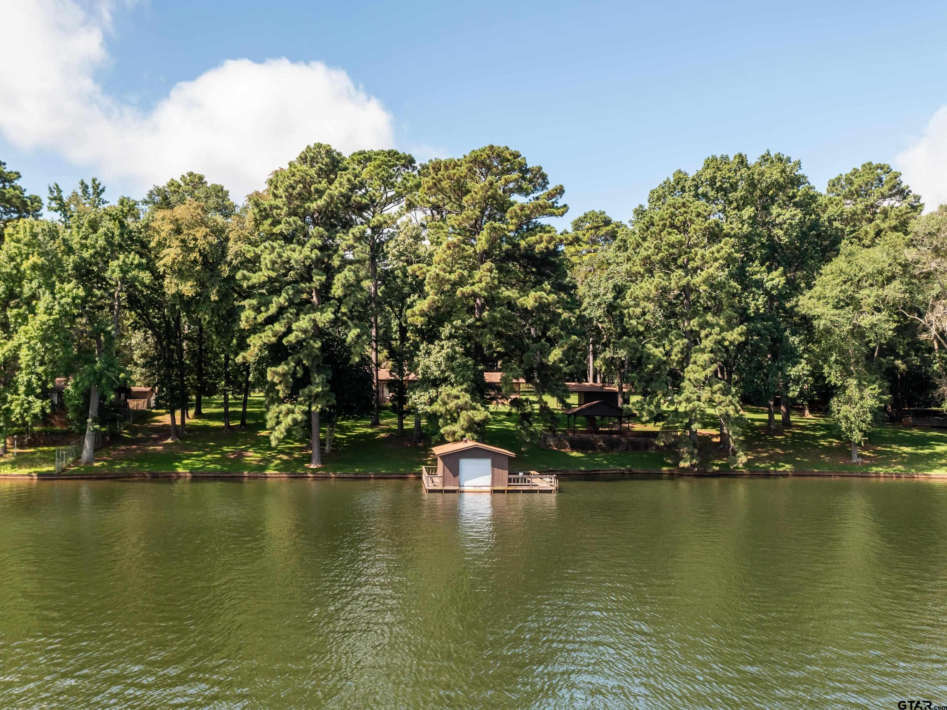 Image 1: 392' Waterfront 3 Lots