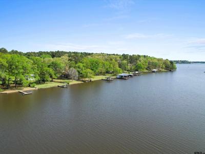 3065 E Lake