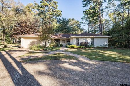 1516 E Tanglewood Drive