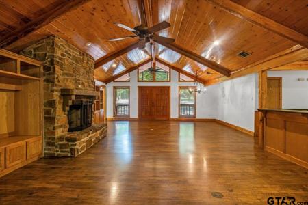 2040 Valleywood Trail