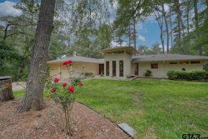 1701 Pineview Ln