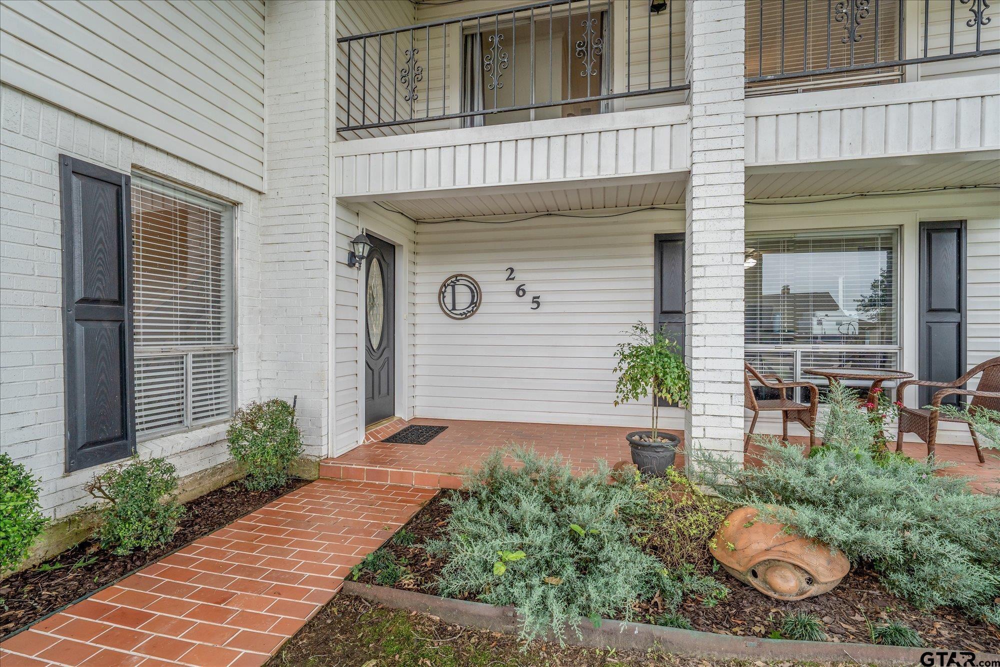 Image 1: Front entrance