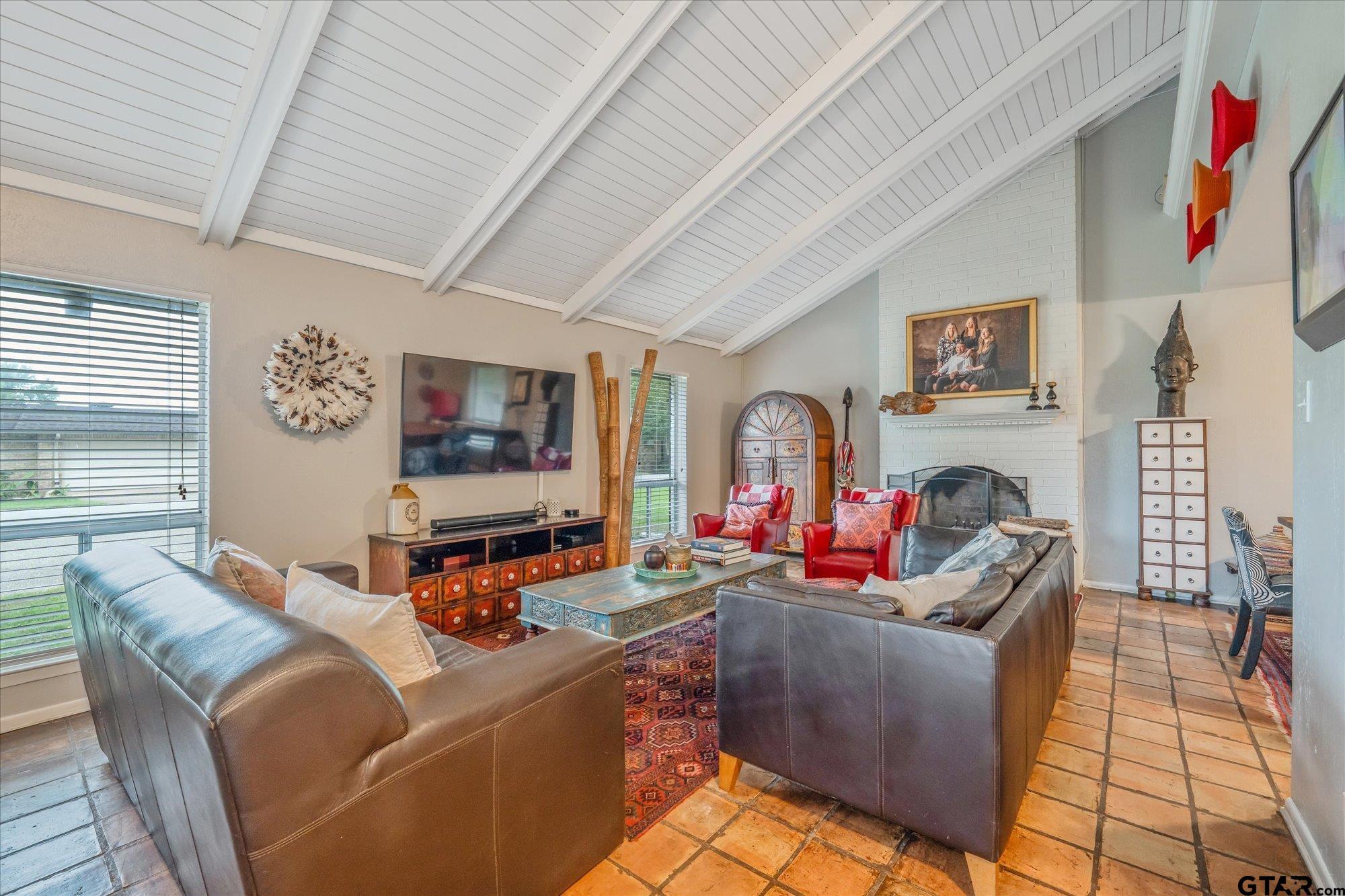 Image 2: Living Room