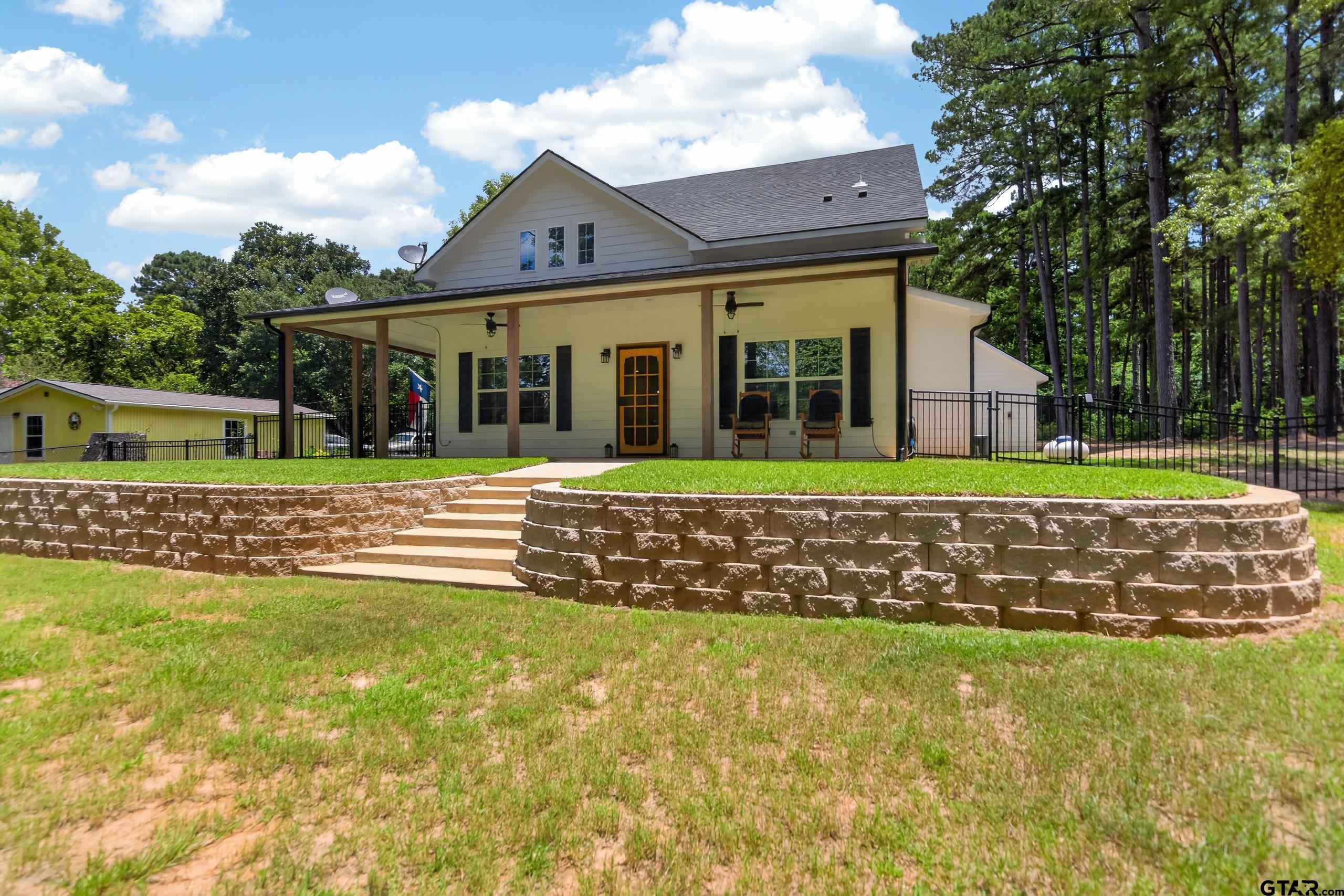 Image 1: Farmhouse Feel