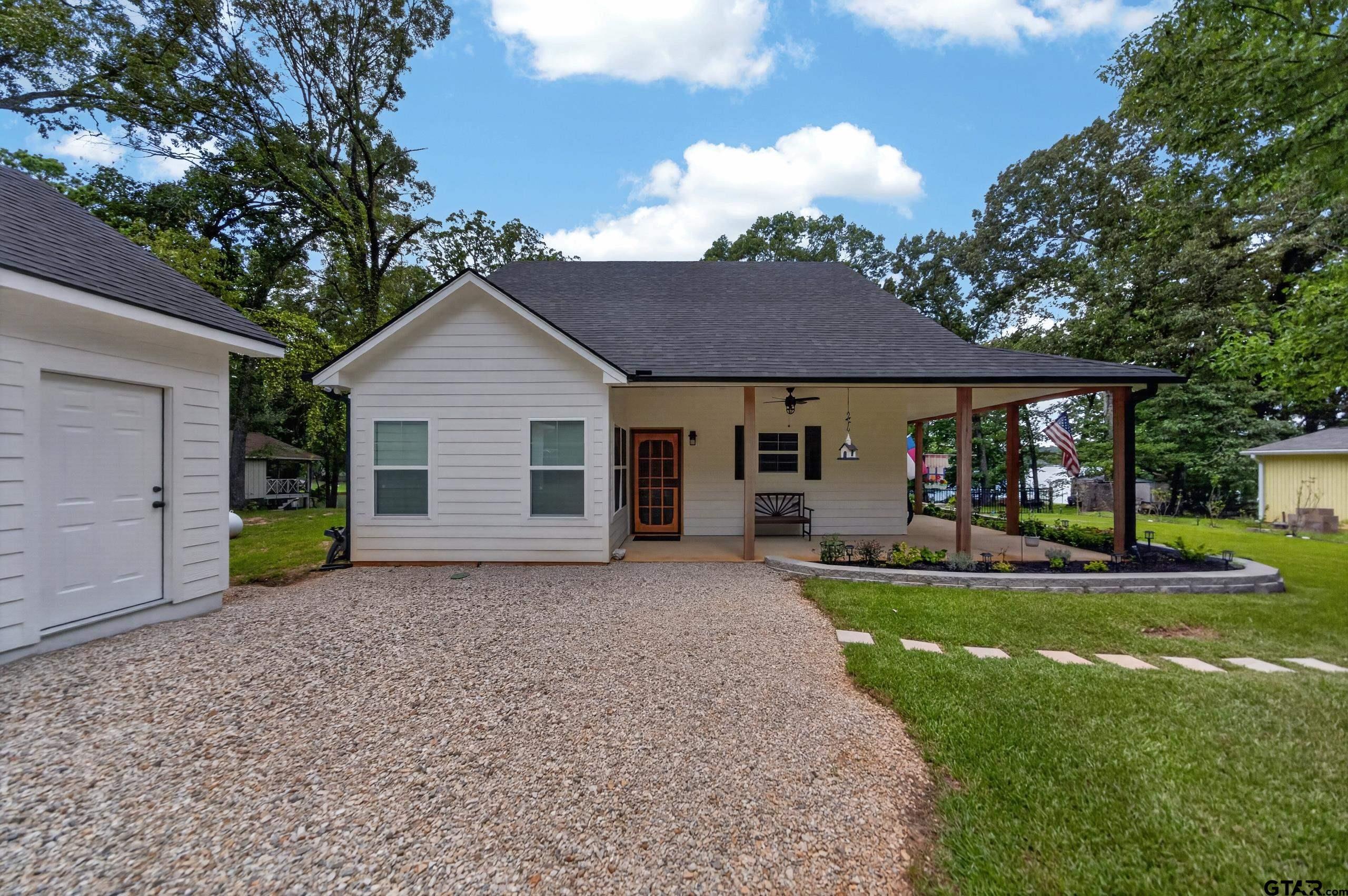 Image 3: Beautiful Curb Appeal