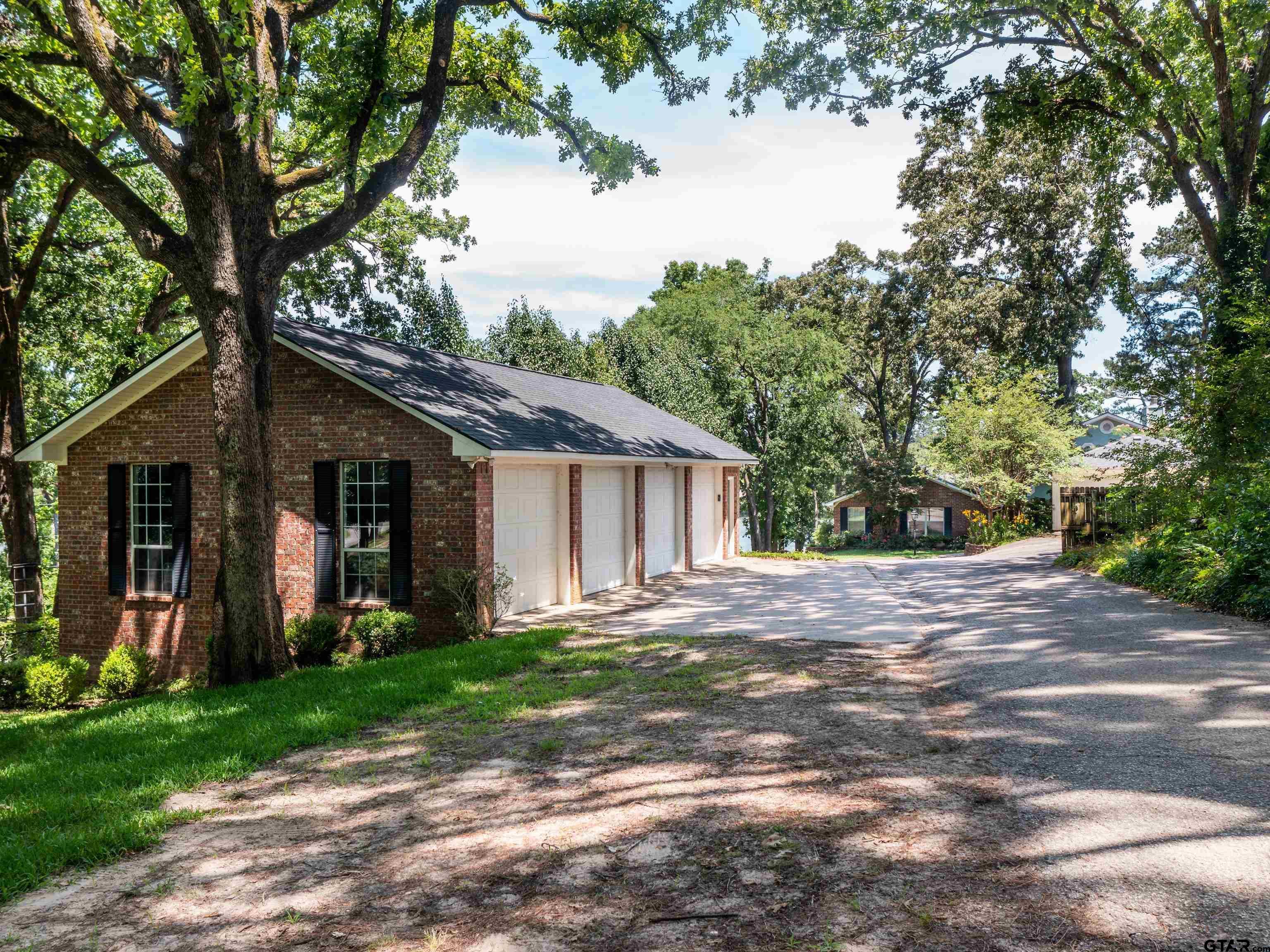 Image 3: 4 car Insulated Garage