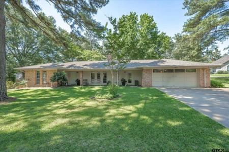 1370 Bridle Path