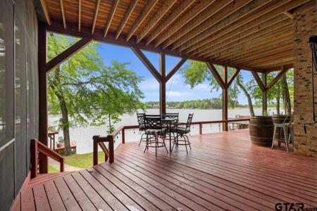 608 Hideaway Ln E
