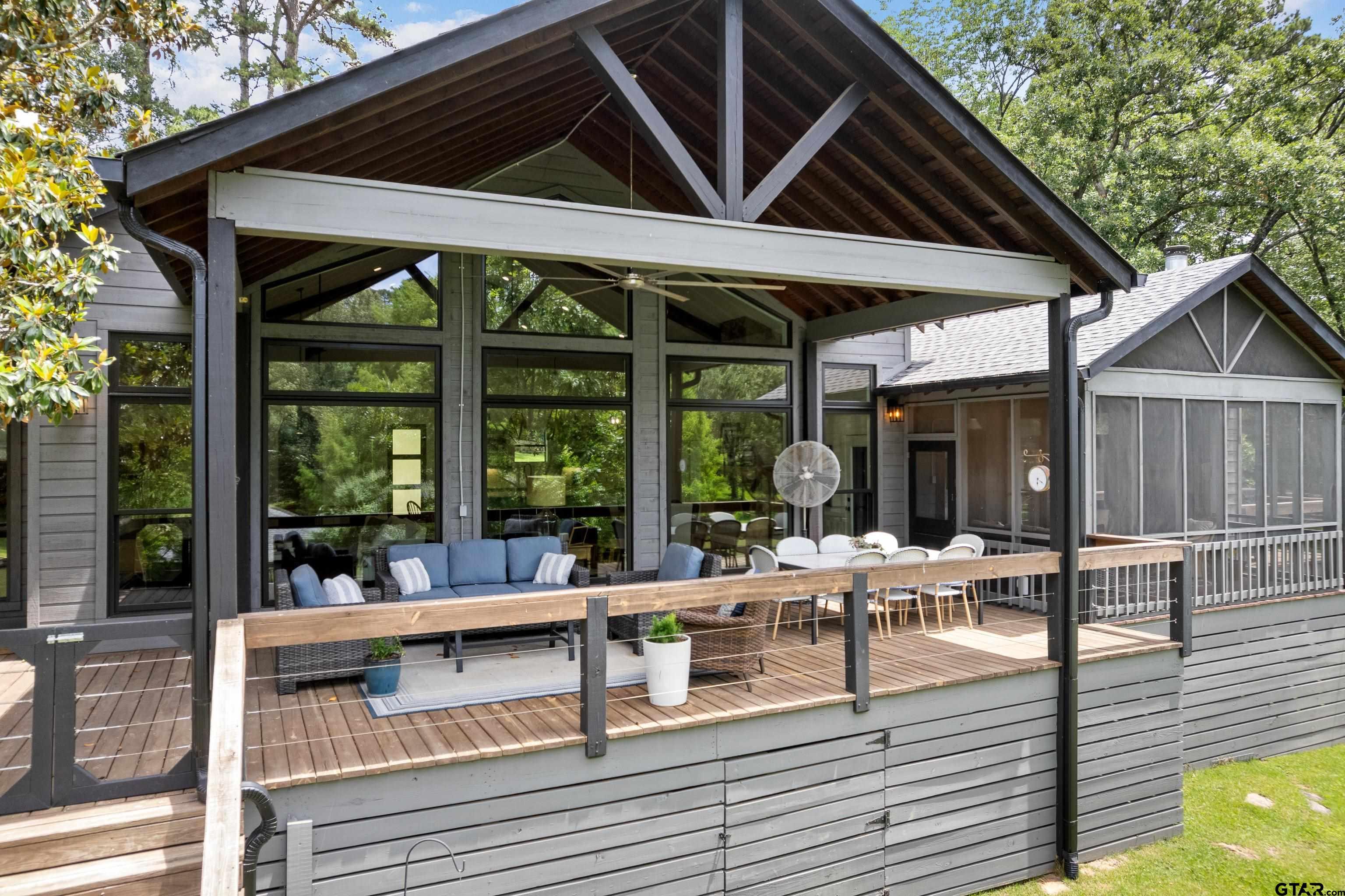 Image 2: Wonderful Covered Deck