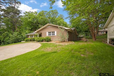 1327 Bridle Path