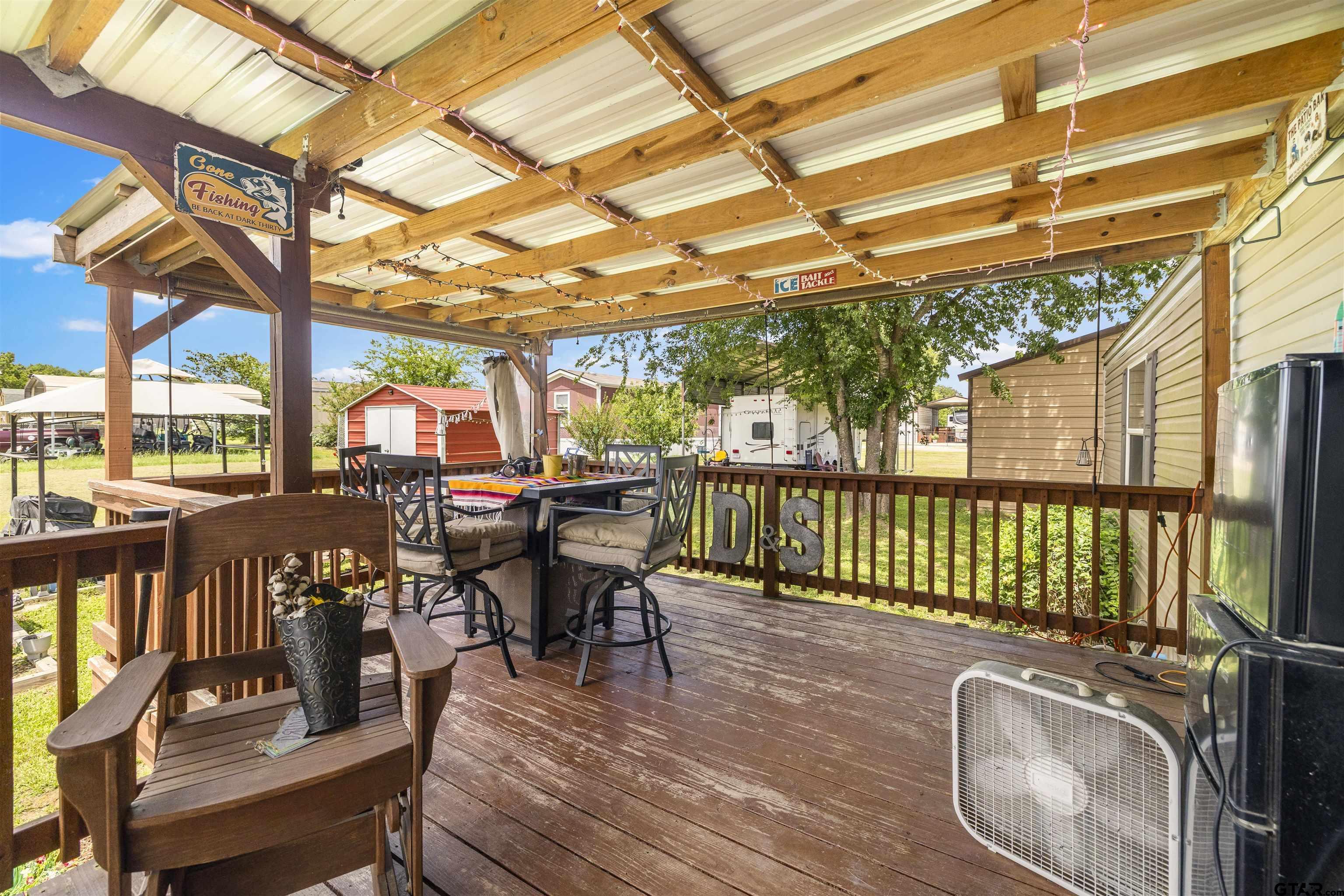 Image 3: Deck