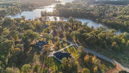 800 Stone Chimney Rd