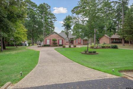 320 Greenbriar Trail
