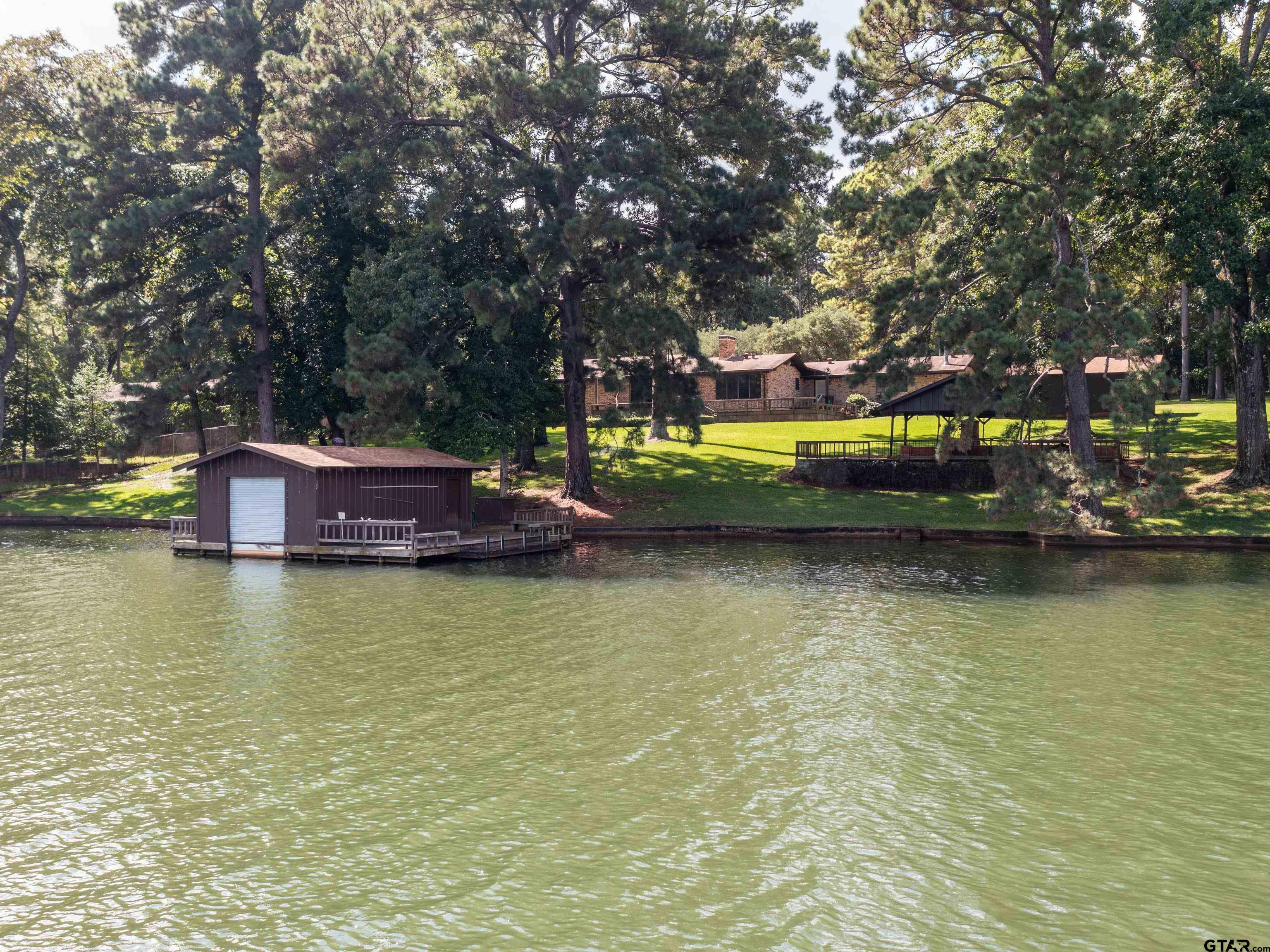 Image 2: 392' Waterfront 3 Lots