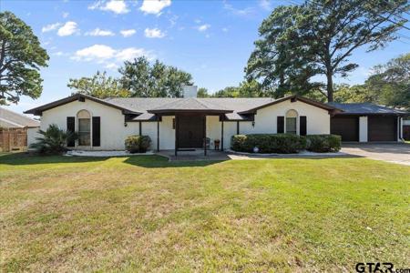 2002 W Lake Dr