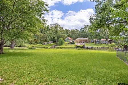 17418 Lakeview Dr