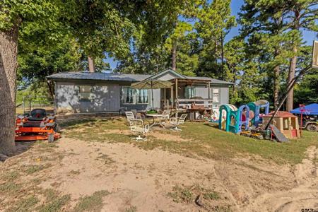 21133 Oak Dr