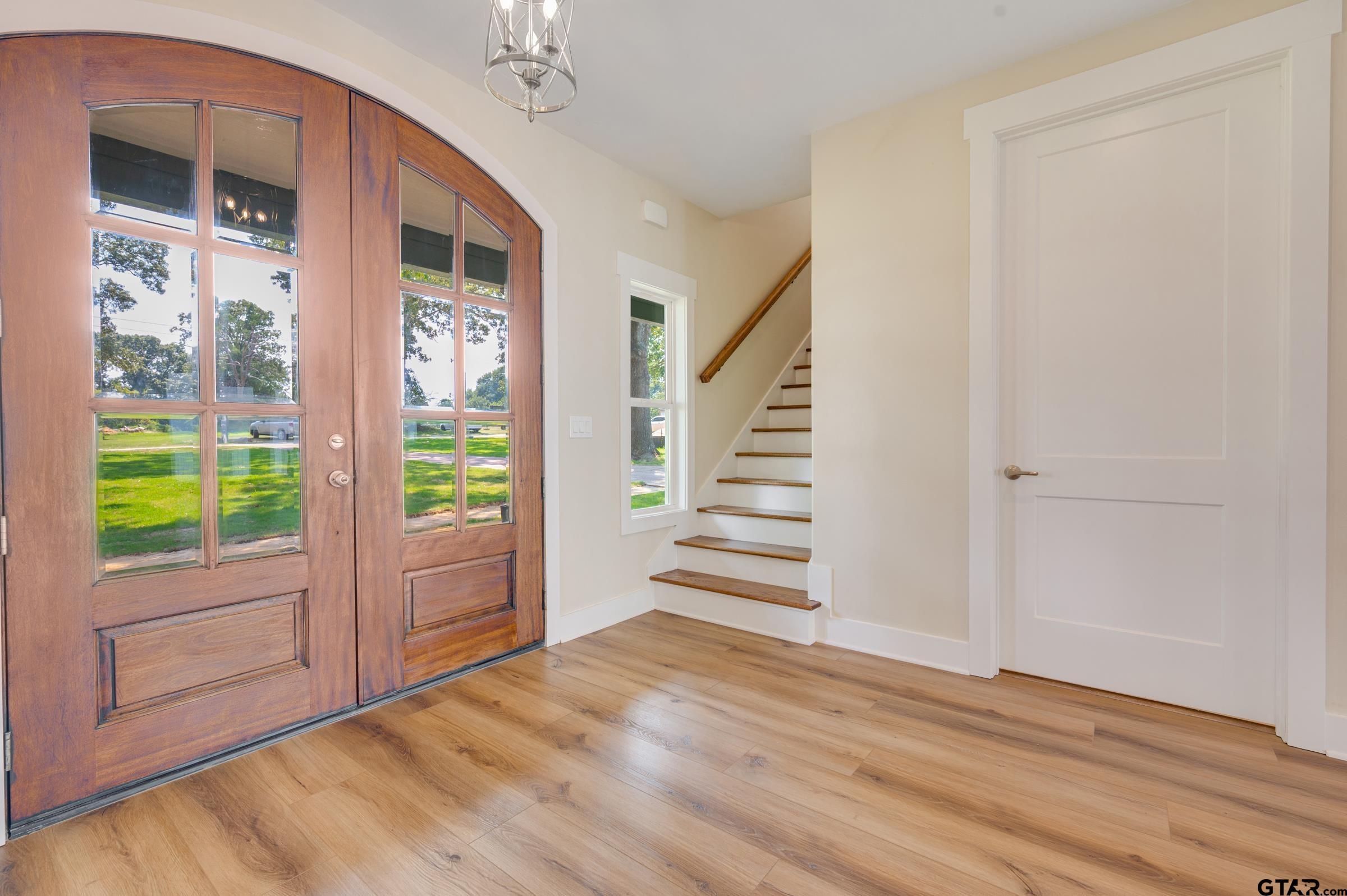 Image 2: Beautiful Entry