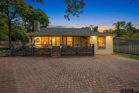 333 Lakeview Dr.