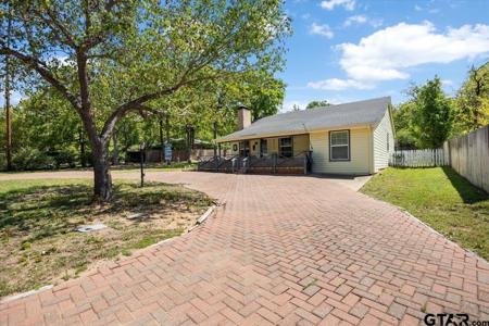 333 Lakeview Dr.