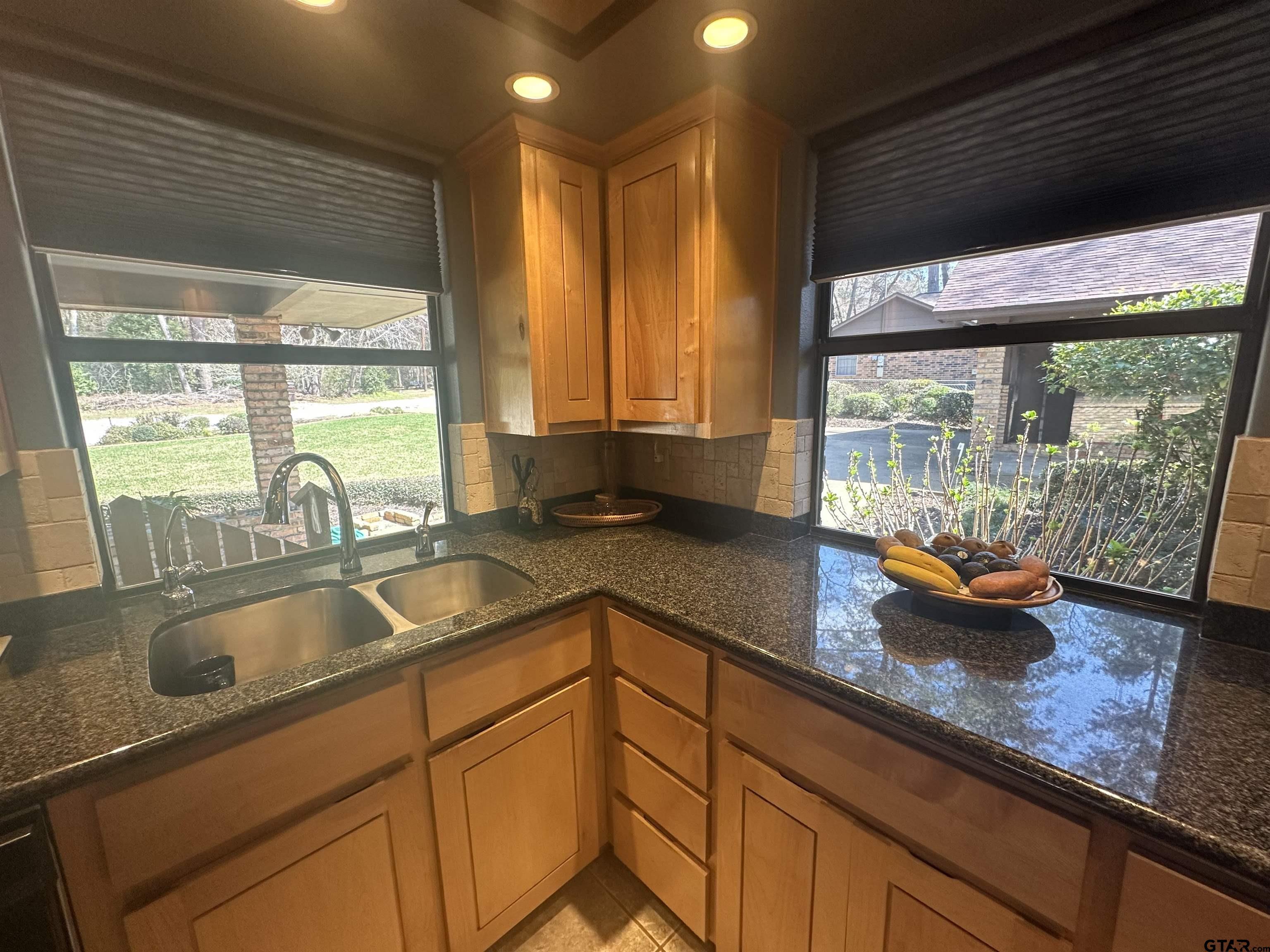 Image 3: Kitchen with corner windows