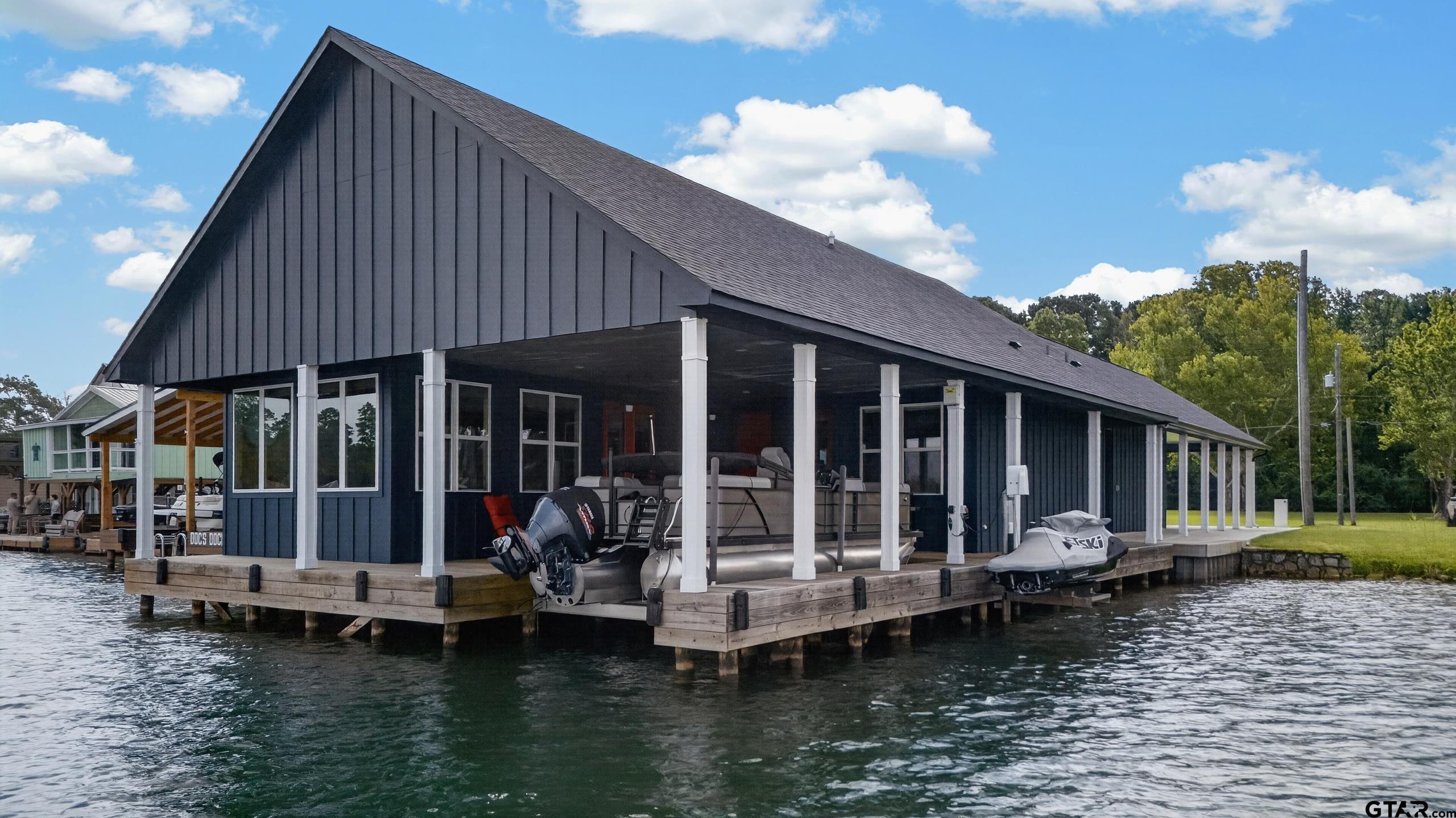 Image 1: Welcome to 2627 Lakeshore Dr