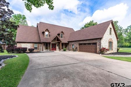 657 Southlake Dr