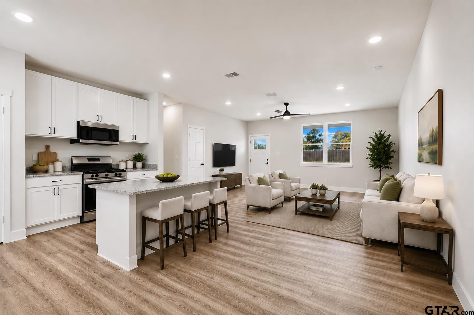 Image 3: Kitchen