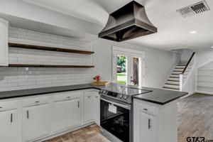 15611 Bay View Cir