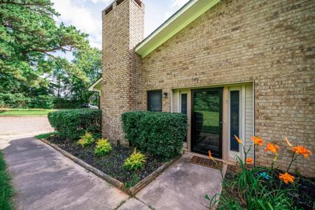 5 Woodland Springs Dr.