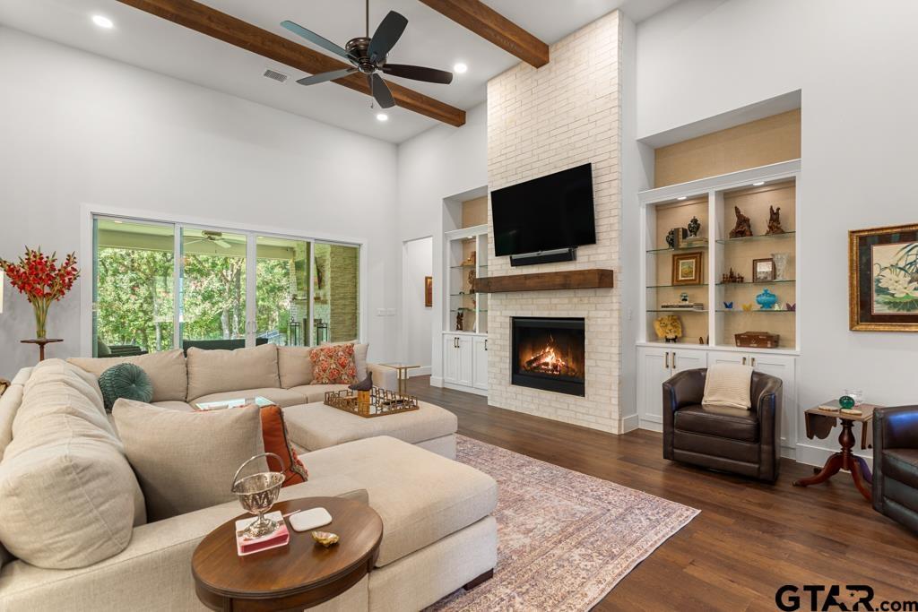 Image 1: Living Room