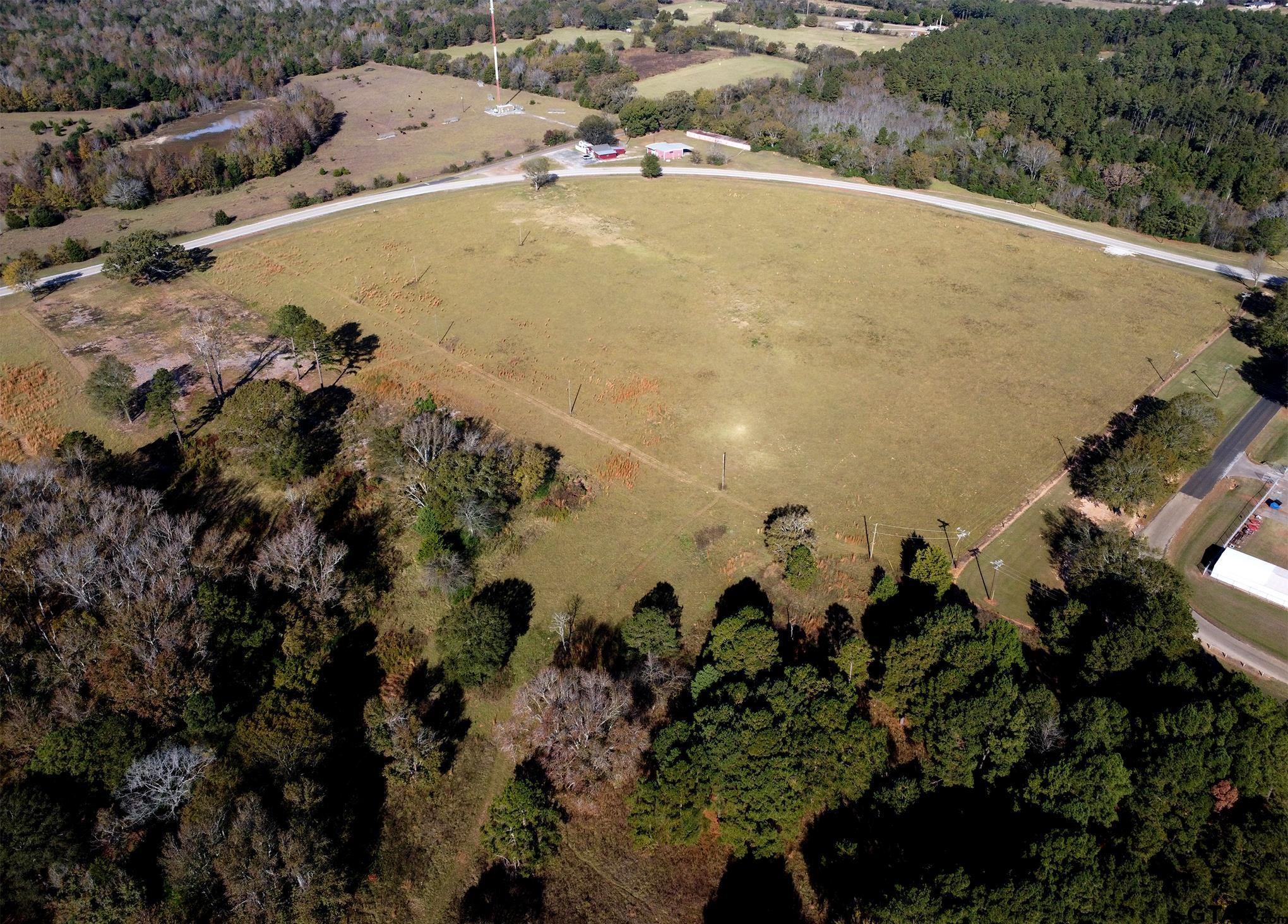 Image 3: Lots 7 & 8 have partial tree coverage at the rear