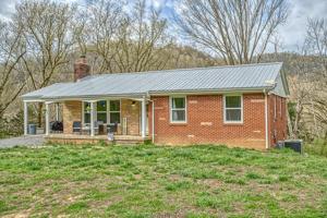 701 Lakeview Drive