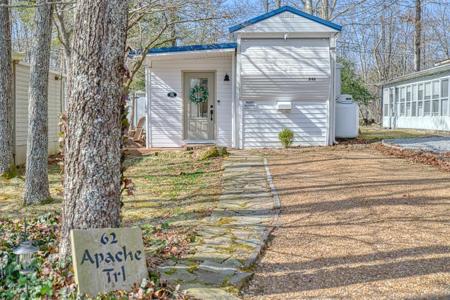 62 Apache Trail