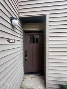 6 Lakeshore Court