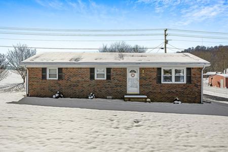 802 Riverside Circle